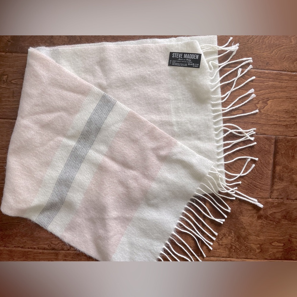 Steve Madden scarf Brand Like New